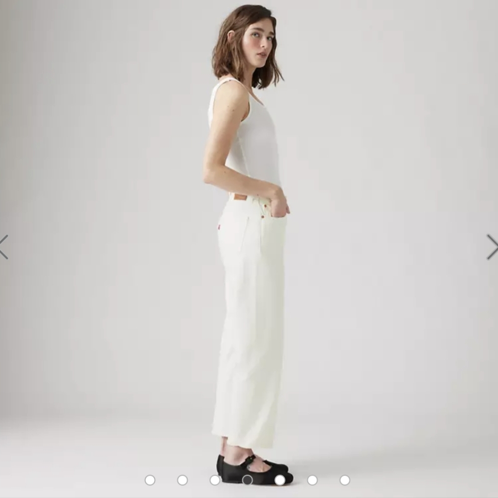 WORN 1X LEVI'S WHITE ANKLE JEANS